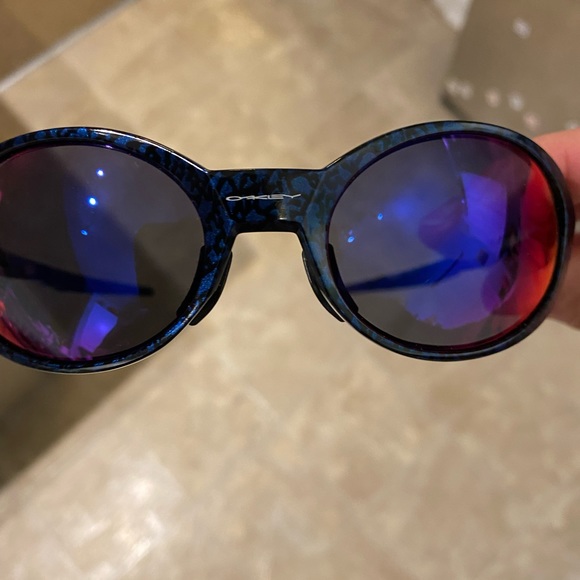 Oakley Eye Jacket Redux. Cobalt blue frame with positive red iridium lenses. - Picture 5 of 6